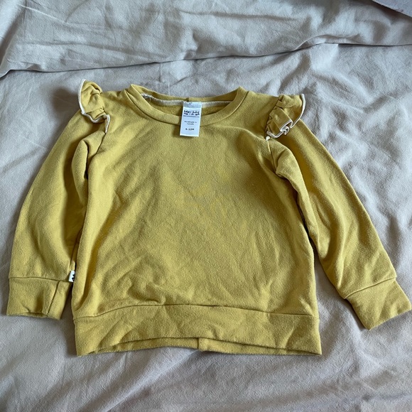 Bella’s Babes + co 6-12m heart flutter sleeve sweater - Picture 2 of 2